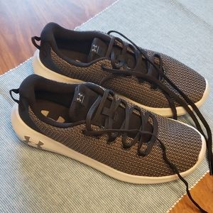 Mens size 7.5 UA shoes